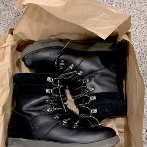 Ugg Viki Waterproof Snow Boot